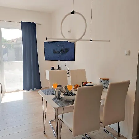 Brand New Sunny Blue 4 Apartment
